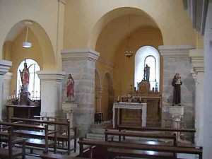 Interieur eglise courcelles